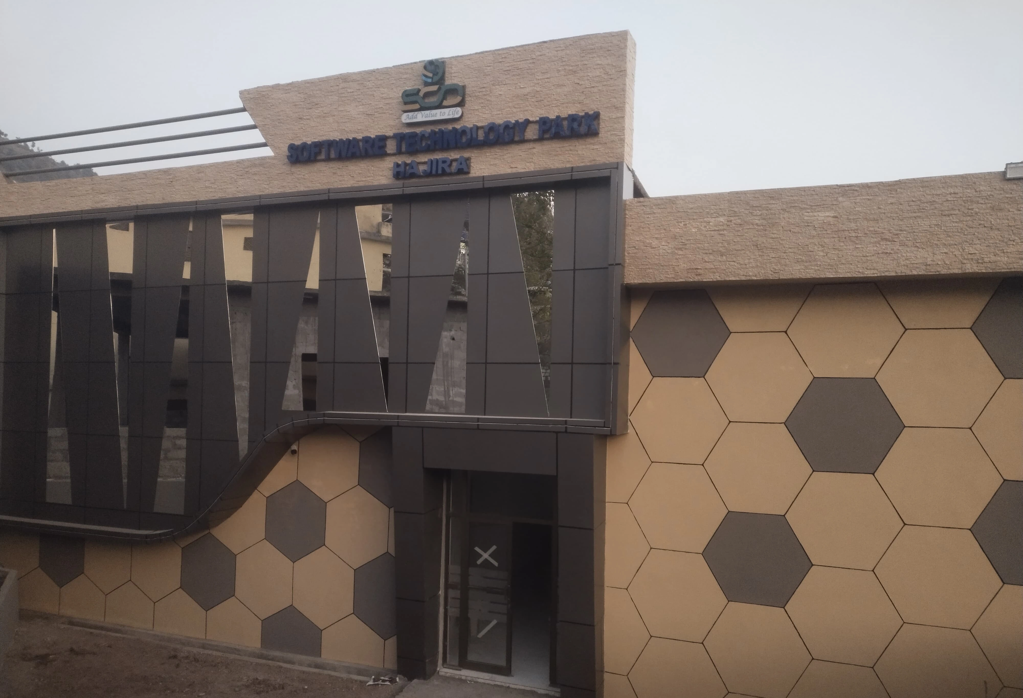 STP Hajira exterior